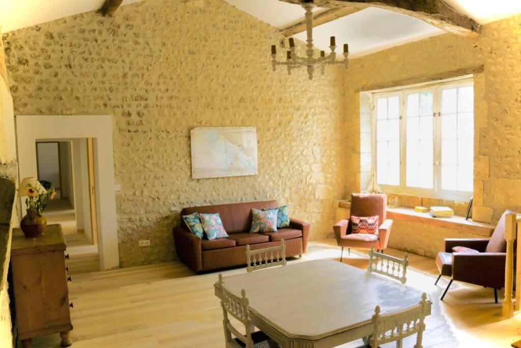 As Seen On A New Life In The Sun - Beautiful 3 Bedroom Cottage With Shared Pool Montboyer Exterior photo