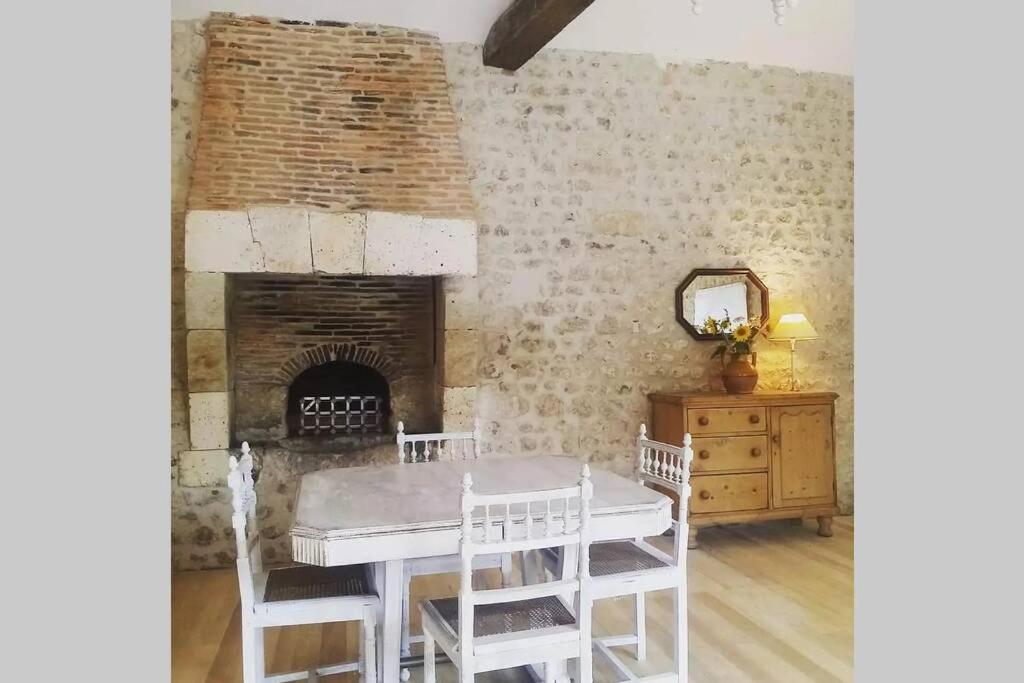As Seen On A New Life In The Sun - Beautiful 3 Bedroom Cottage With Shared Pool Montboyer Exterior photo