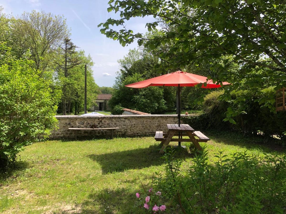 As Seen On A New Life In The Sun - Beautiful 3 Bedroom Cottage With Shared Pool Montboyer Exterior photo