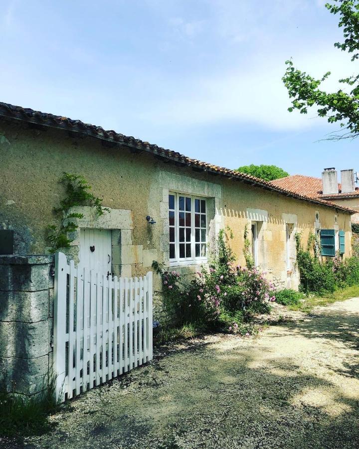 As Seen On A New Life In The Sun - Beautiful 3 Bedroom Cottage With Shared Pool Montboyer Exterior photo