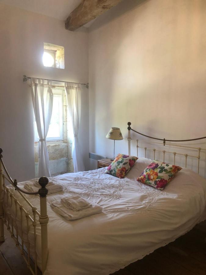 As Seen On A New Life In The Sun - Beautiful 3 Bedroom Cottage With Shared Pool Montboyer Exterior photo