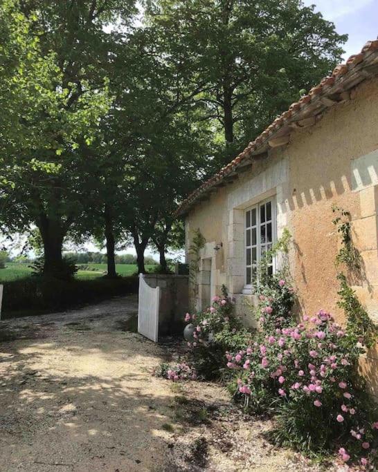 As Seen On A New Life In The Sun - Beautiful 3 Bedroom Cottage With Shared Pool Montboyer Exterior photo