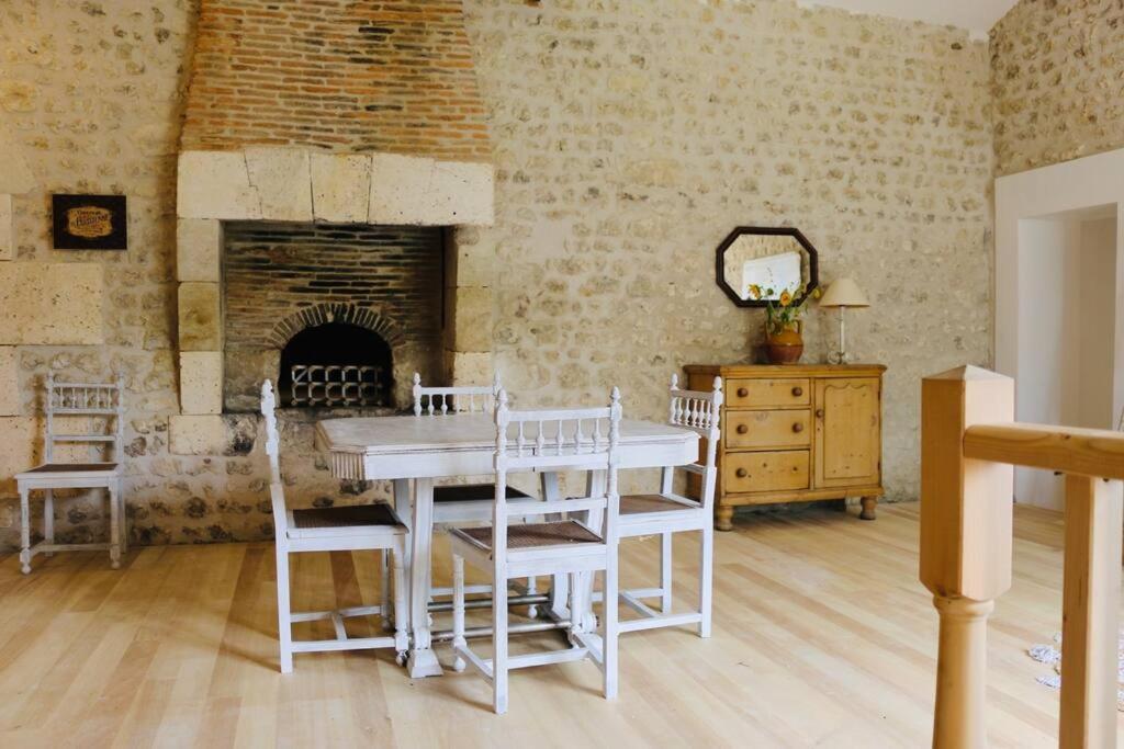 As Seen On A New Life In The Sun - Beautiful 3 Bedroom Cottage With Shared Pool Montboyer Exterior photo
